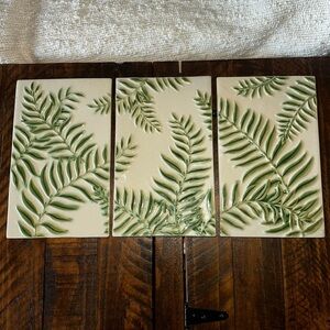 Home Interior Fern Pattern Ceramic Wall Decor(3) Vintage and in great condition